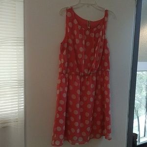 Eyeshadow peach and white dress